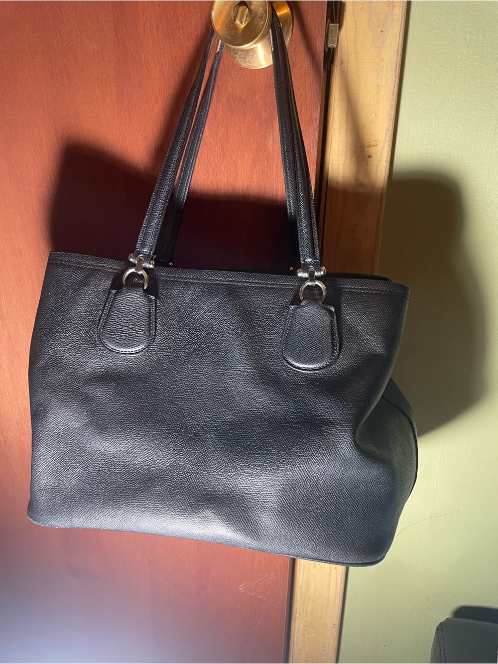 Coach Black Leather Shoulder Bag with Gold Plaquei. Like New. 💕 - Picture 7 of 12
